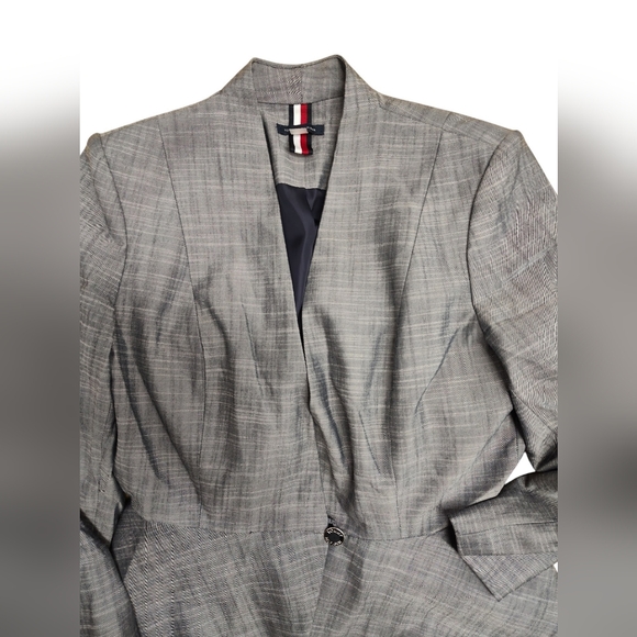 New Tommy Hilfiger Womens Collarless Button-Front suit jacket. Gray Multi 12 - Picture 10 of 13